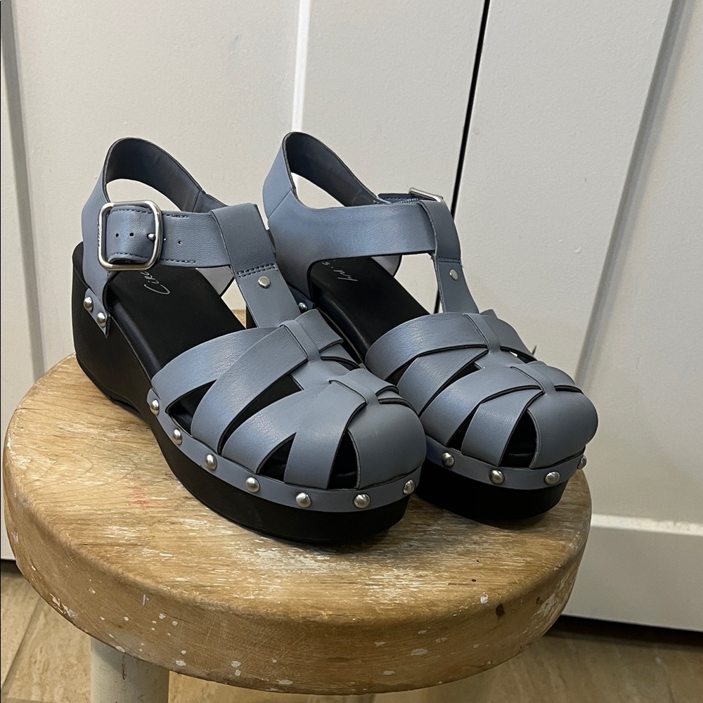 Like New Circus Ny Jedda Studded Blue/Gray Women's Fisherman Sandals